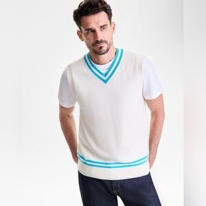 Club Room
Men's Regular-Fit 100% Cashmere V-Neck Sweater Vest Size L